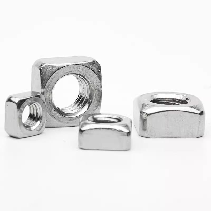 Black Square Nut s jedinou zkosení
