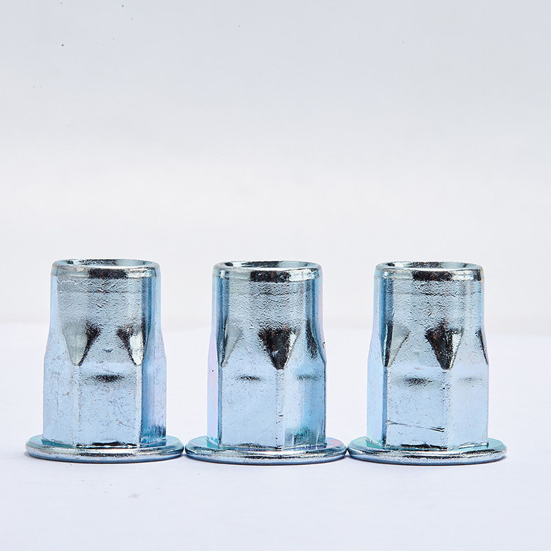 Šestihranná zajišťovací šestihranná nýtovací matice