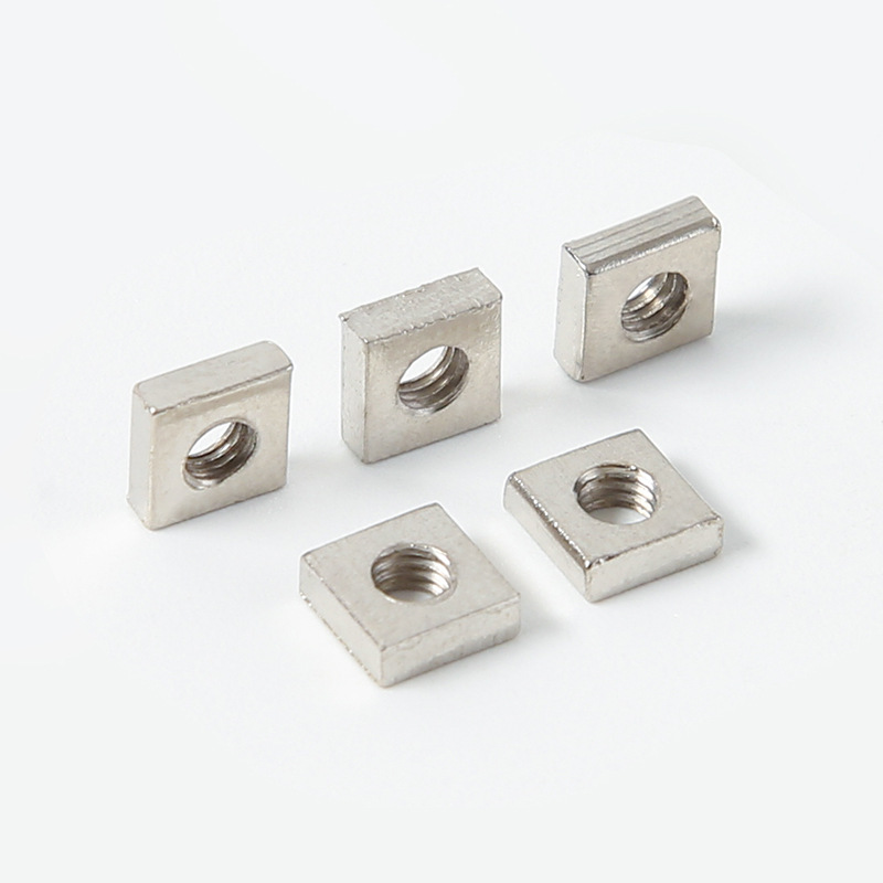 Matice se čtyřhrannou hlavou