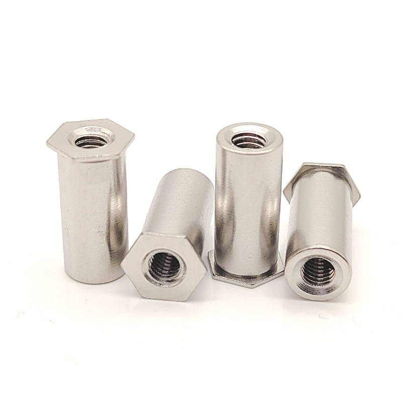 Šestihranná nýtovací matice s průchozím otvorem zinku